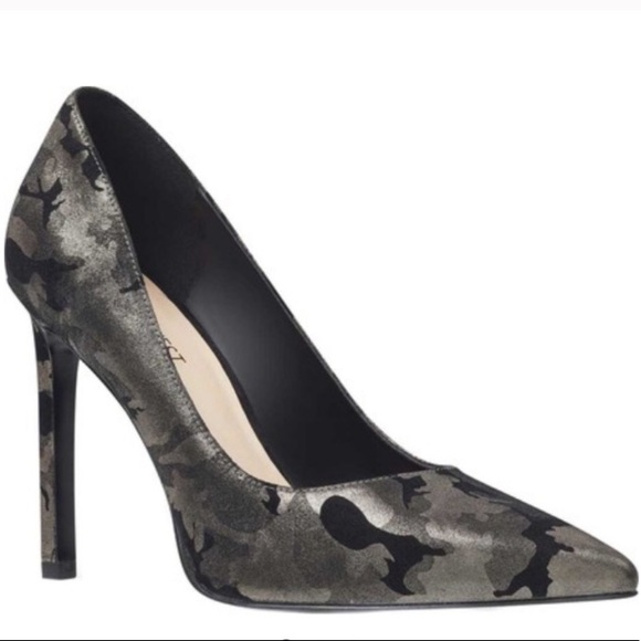 nine west metallic pumps